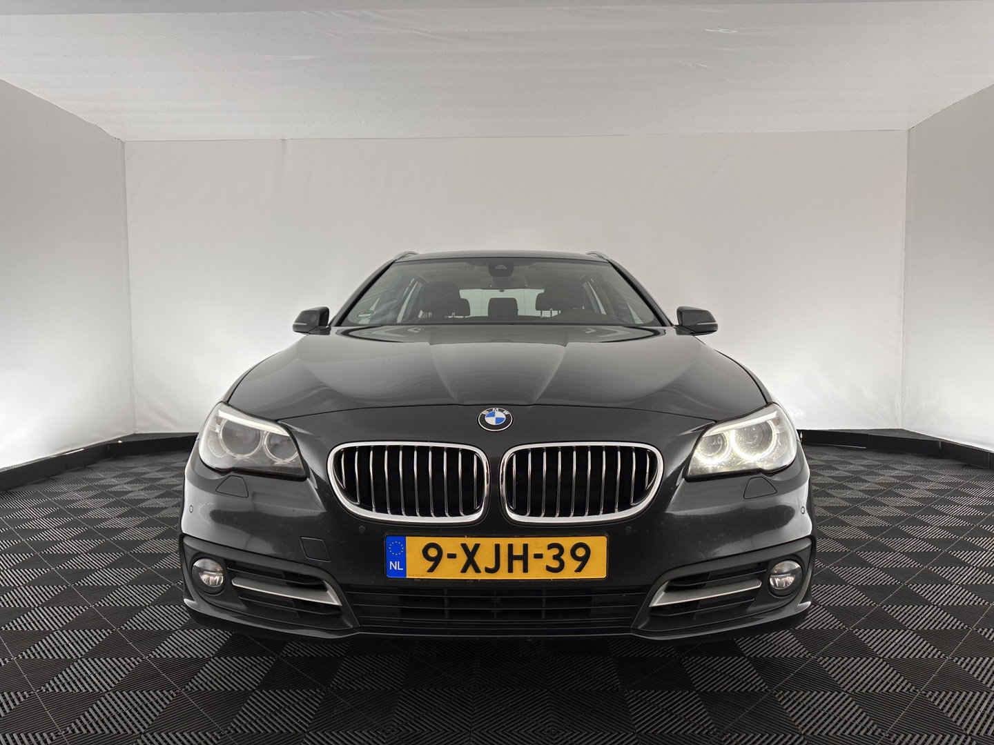 BMW 5 Serie Touring 518d Executive Aut. *NAVI-FULLMAP | BI-XENON | CARPLAY |  LANE-ASSIST | TOWBAR | ECC | PDC | CRUISE | COMFORT-SEATS | AMBIENT-LIGHT | 17''ALU*