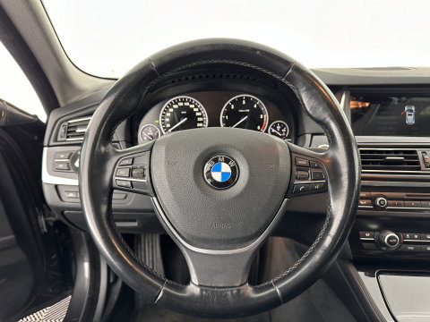 BMW 5 Serie Touring 518d Executive Aut. *NAVI-FULLMAP | BI-XENON | CARPLAY |  LANE-ASSIST | TOWBAR | ECC | PDC | CRUISE | COMFORT-SEATS | AMBIENT-LIGHT | 17''ALU*