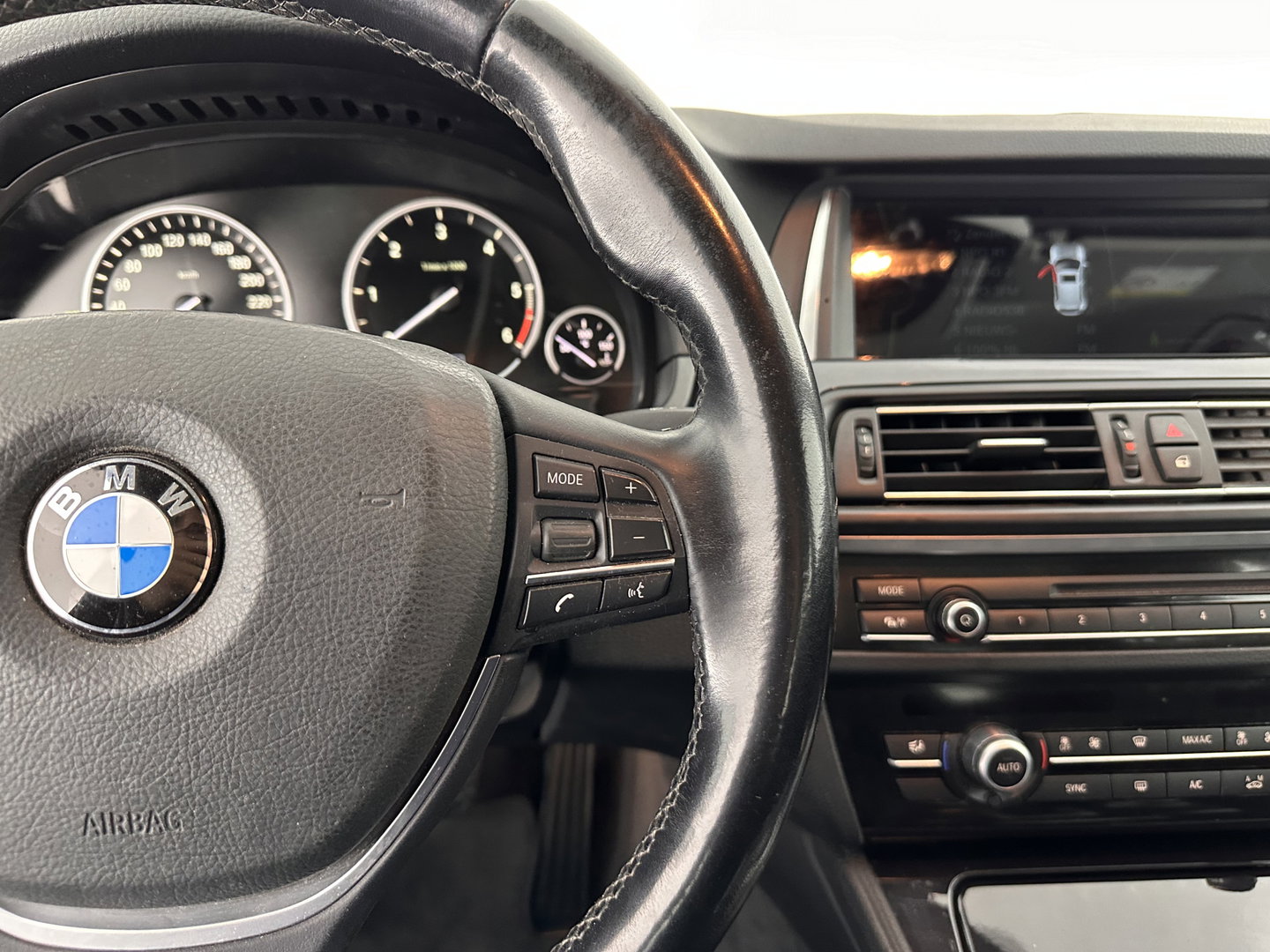 BMW 5 Serie Touring 518d Executive Aut. *NAVI-FULLMAP | BI-XENON | CARPLAY |  LANE-ASSIST | TOWBAR | ECC | PDC | CRUISE | COMFORT-SEATS | AMBIENT-LIGHT | 17''ALU*