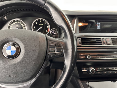 BMW 5 Serie Touring 518d Executive Aut. *NAVI-FULLMAP | BI-XENON | CARPLAY |  LANE-ASSIST | TOWBAR | ECC | PDC | CRUISE | COMFORT-SEATS | AMBIENT-LIGHT | 17''ALU*