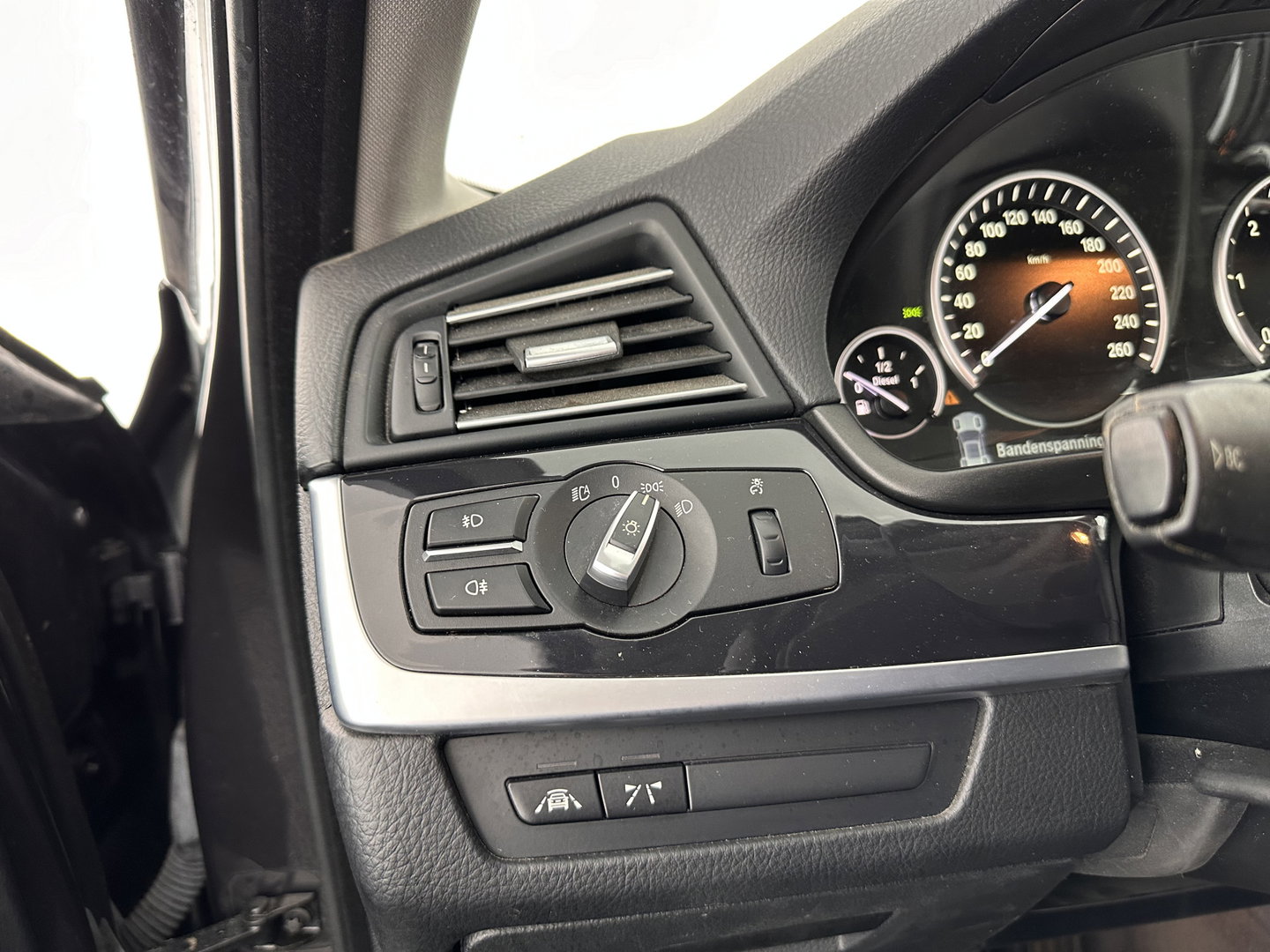 BMW 5 Serie Touring 518d Executive Aut. *NAVI-FULLMAP | BI-XENON | CARPLAY |  LANE-ASSIST | TOWBAR | ECC | PDC | CRUISE | COMFORT-SEATS | AMBIENT-LIGHT | 17''ALU*