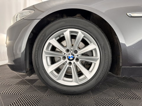 BMW 5 Serie Touring 518d Executive Aut. *NAVI-FULLMAP | BI-XENON | CARPLAY |  LANE-ASSIST | TOWBAR | ECC | PDC | CRUISE | COMFORT-SEATS | AMBIENT-LIGHT | 17''ALU*