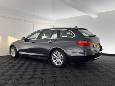 BMW 5 Serie Touring 518d Executive Aut. *NAVI-FULLMAP | BI-XENON | CARPLAY |  LANE-ASSIST | TOWBAR | ECC | PDC | CRUISE | COMFORT-SEATS | AMBIENT-LIGHT | 17''ALU*
