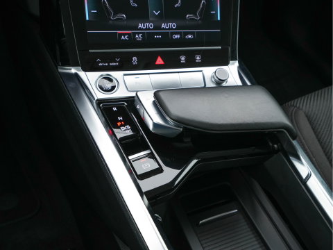 Audi e-tron Sportback 55 Quattro Business edition 95 kWh [ 3-Fase-11kW ] {SOH-100%} (INCL-BTW) *DIGI-COCKPIT | FULL-LED | MEMORY-PACK | DAB | KEYLESS | NAVI-FULLMAP | SHIFTPADDLES | AUDI-SOUND | COMFORTSEATS | 20''ALU*