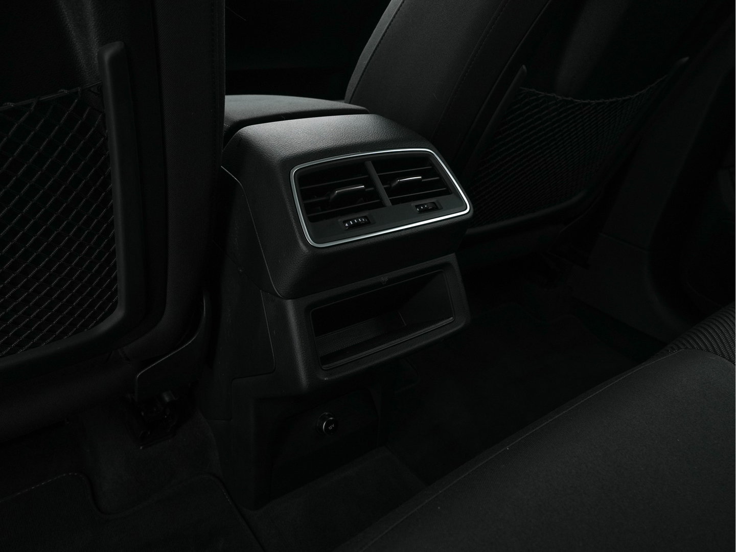 Audi e-tron Sportback 55 Quattro Business edition 95 kWh [ 3-Fase-11kW ] {SOH-100%} (INCL-BTW) *DIGI-COCKPIT | FULL-LED | MEMORY-PACK | DAB | KEYLESS | NAVI-FULLMAP | SHIFTPADDLES | AUDI-SOUND | COMFORTSEATS | 20''ALU*