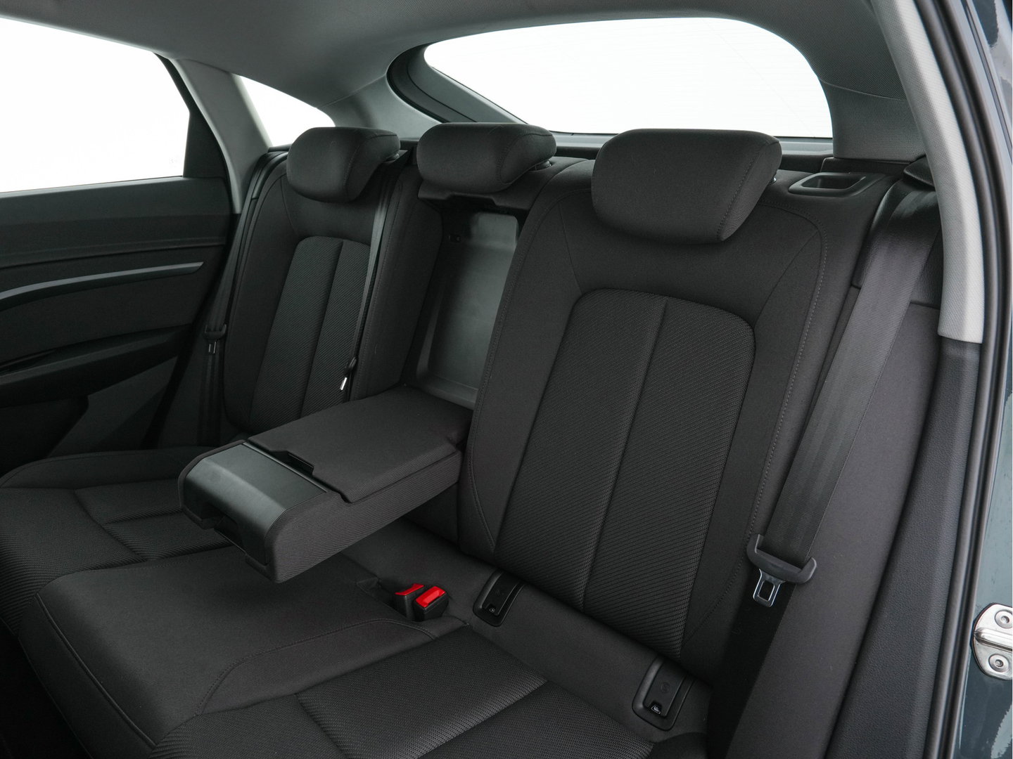 Audi e-tron Sportback 55 Quattro Business edition 95 kWh [ 3-Fase-11kW ] {SOH-100%} (INCL-BTW) *DIGI-COCKPIT | FULL-LED | MEMORY-PACK | DAB | KEYLESS | NAVI-FULLMAP | SHIFTPADDLES | AUDI-SOUND | COMFORTSEATS | 20''ALU*