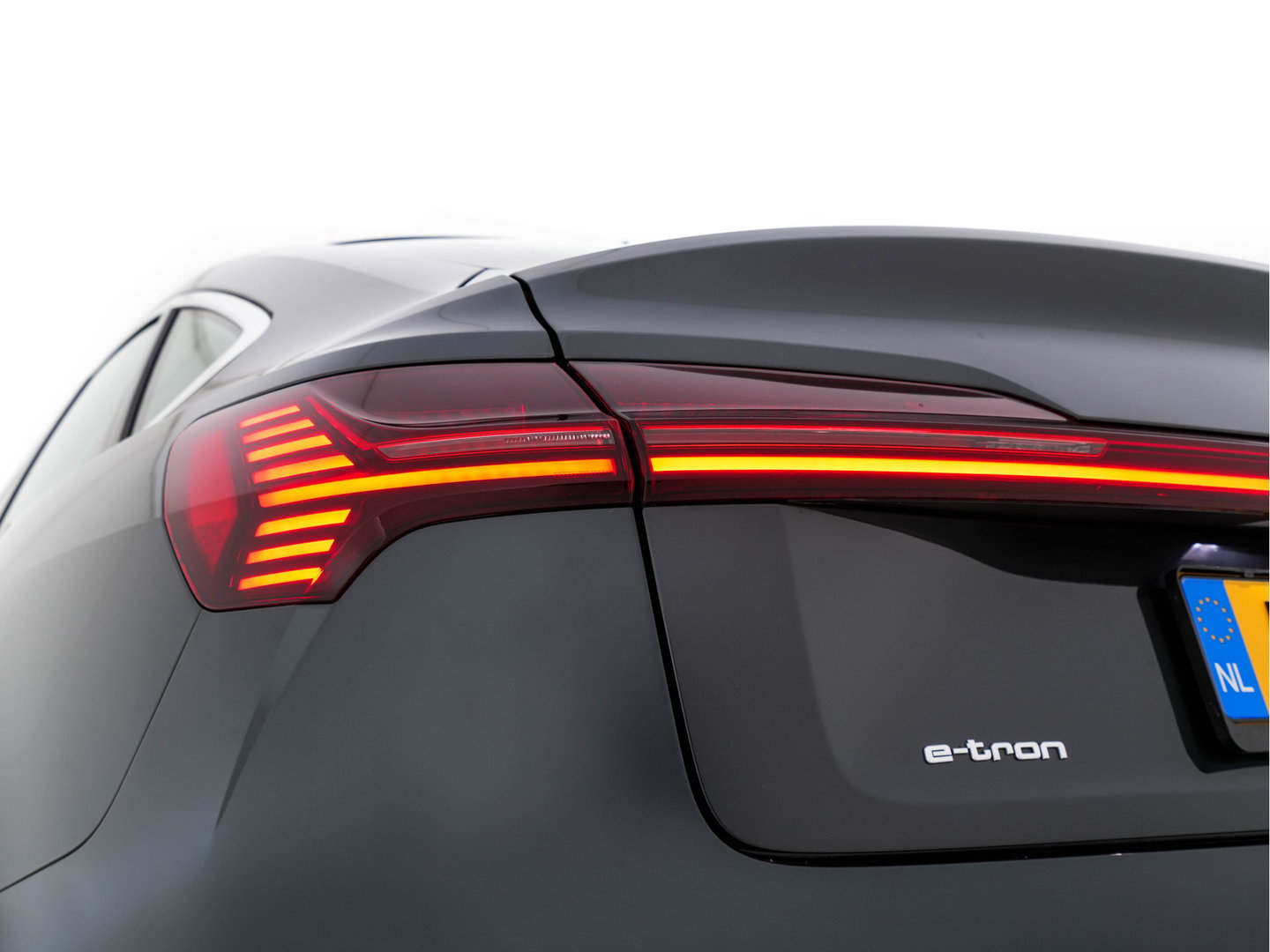 Audi e-tron Sportback 55 Quattro Business edition 95 kWh [ 3-Fase-11kW ] {SOH-100%} (INCL-BTW) *DIGI-COCKPIT | FULL-LED | MEMORY-PACK | DAB | KEYLESS | NAVI-FULLMAP | SHIFTPADDLES | AUDI-SOUND | COMFORTSEATS | 20''ALU*