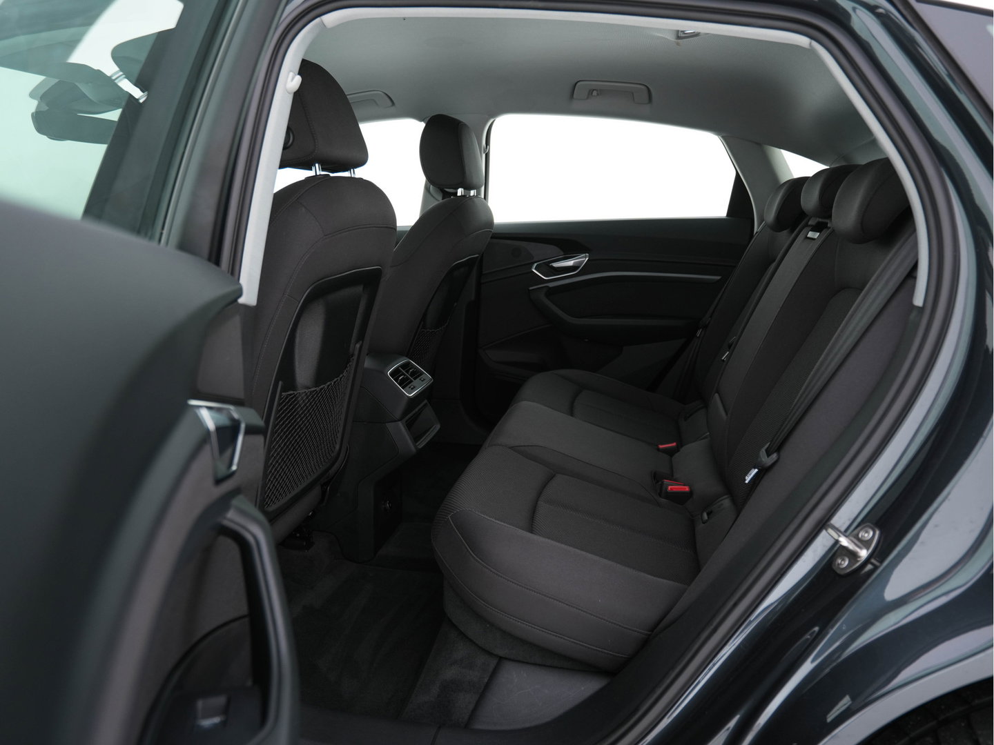 Audi e-tron Sportback 55 Quattro Business edition 95 kWh [ 3-Fase-11kW ] {SOH-100%} (INCL-BTW) *DIGI-COCKPIT | FULL-LED | MEMORY-PACK | DAB | KEYLESS | NAVI-FULLMAP | SHIFTPADDLES | AUDI-SOUND | COMFORTSEATS | 20''ALU*