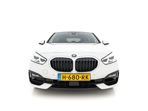 BMW 1-serie 118i High Executive Edition Sport-Line (INCL-BTW) *LEATHER | DIGI-COCKPIT | HARMAN/KARDON | FULL-LED | KEYLESS | NAVI-FULLMAP | DAB | CAMERA | ECC | CARPLAY | PDC | AMBIENTLIGHT | CRUISE | HEATED-SPORTSEATS | PRIVACY-GLASS | 17"AL