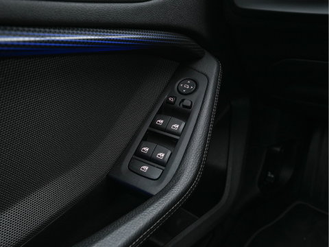 BMW 1-serie 118i High Executive Edition Sport-Line (INCL-BTW) *LEATHER | DIGI-COCKPIT | HARMAN/KARDON | FULL-LED | KEYLESS | NAVI-FULLMAP | DAB | CAMERA | ECC | CARPLAY | PDC | AMBIENTLIGHT | CRUISE | HEATED-SPORTSEATS | PRIVACY-GLASS | 17"AL