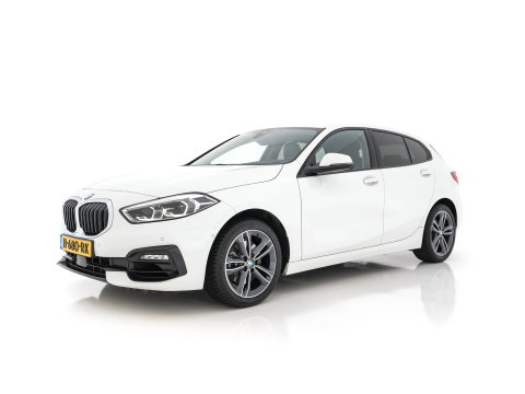 BMW 1-serie 118i High Executive Edition Sport-Line (INCL-BTW) *LEATHER | DIGI-COCKPIT | HARMAN/KARDON | FULL-LED | KEYLESS | NAVI-FULLMAP | DAB | CAMERA | ECC | CARPLAY | PDC | AMBIENTLIGHT | CRUISE | HEATED-SPORTSEATS | PRIVACY-GLASS | 17"AL