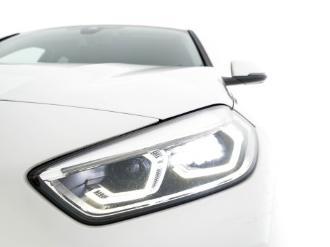 BMW 1-serie 118i High Executive Edition Sport-Line (INCL-BTW) *LEATHER | DIGI-COCKPIT | HARMAN/KARDON | FULL-LED | KEYLESS | NAVI-FULLMAP | DAB | CAMERA | ECC | CARPLAY | PDC | AMBIENTLIGHT | CRUISE | HEATED-SPORTSEATS | PRIVACY-GLASS | 17"AL