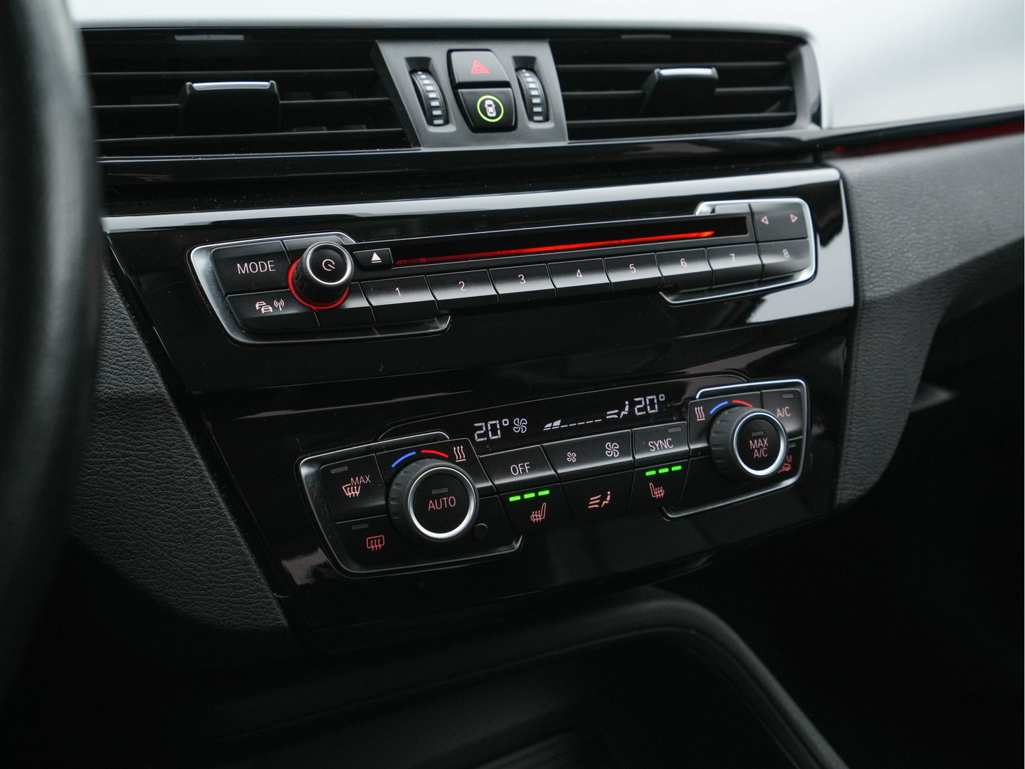 BMW X1 sDrive16d Centennial High Executive *LEATHER | NAVI-FULLMAP | HIFI-SOUND | FULL-LED | HEAD-UP | DAB | PRIVACY-GLASS | ECC | PDC | CRUISE | HEATED-COMFORTSEATS | TOWBAR | KEYLESS | 17"ALU*