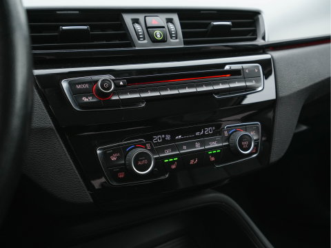 BMW X1 sDrive16d Centennial High Executive *LEATHER | NAVI-FULLMAP | HIFI-SOUND | FULL-LED | HEAD-UP | DAB | PRIVACY-GLASS | ECC | PDC | CRUISE | HEATED-COMFORTSEATS | TOWBAR | KEYLESS | 17"ALU*