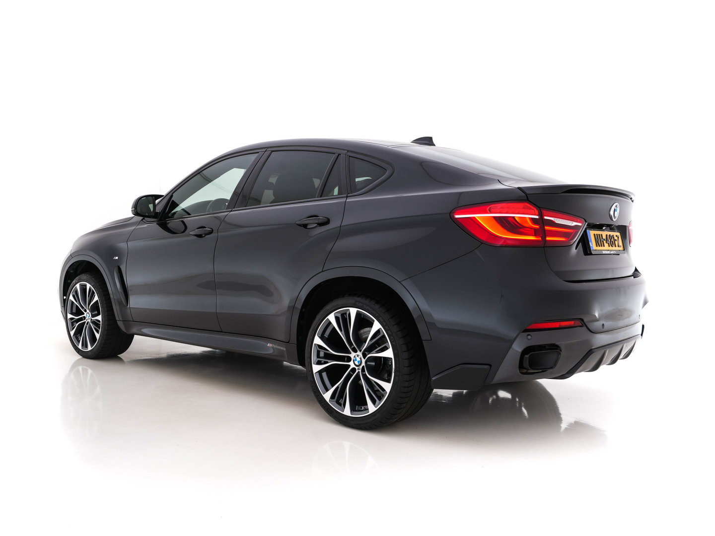 BMW X6 xDrive 40d M-Aerodynamica High Executive Aut. *PANO | LEATHER | BANG/OLUFSEN-SURROUND | HEAD-UP | SOFT-CLOSE | FULL-LED | MEMORY-PACK | DIGI-COCKPIT | KEYLESS | CAMERA | NAVI-FULLMAP | HEATED-SPORTSEATS | 21"ALU*