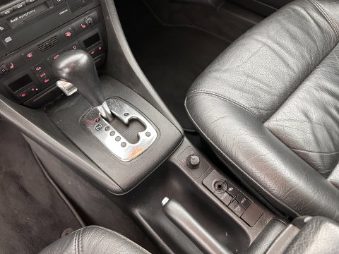 Audi A6 Limousine 2.4 MT (⚠️) Aut. *LEATHER | ECC | PDC | CRUISE | RADIO-CD | COMFORT-SEATS | 17"ALU*