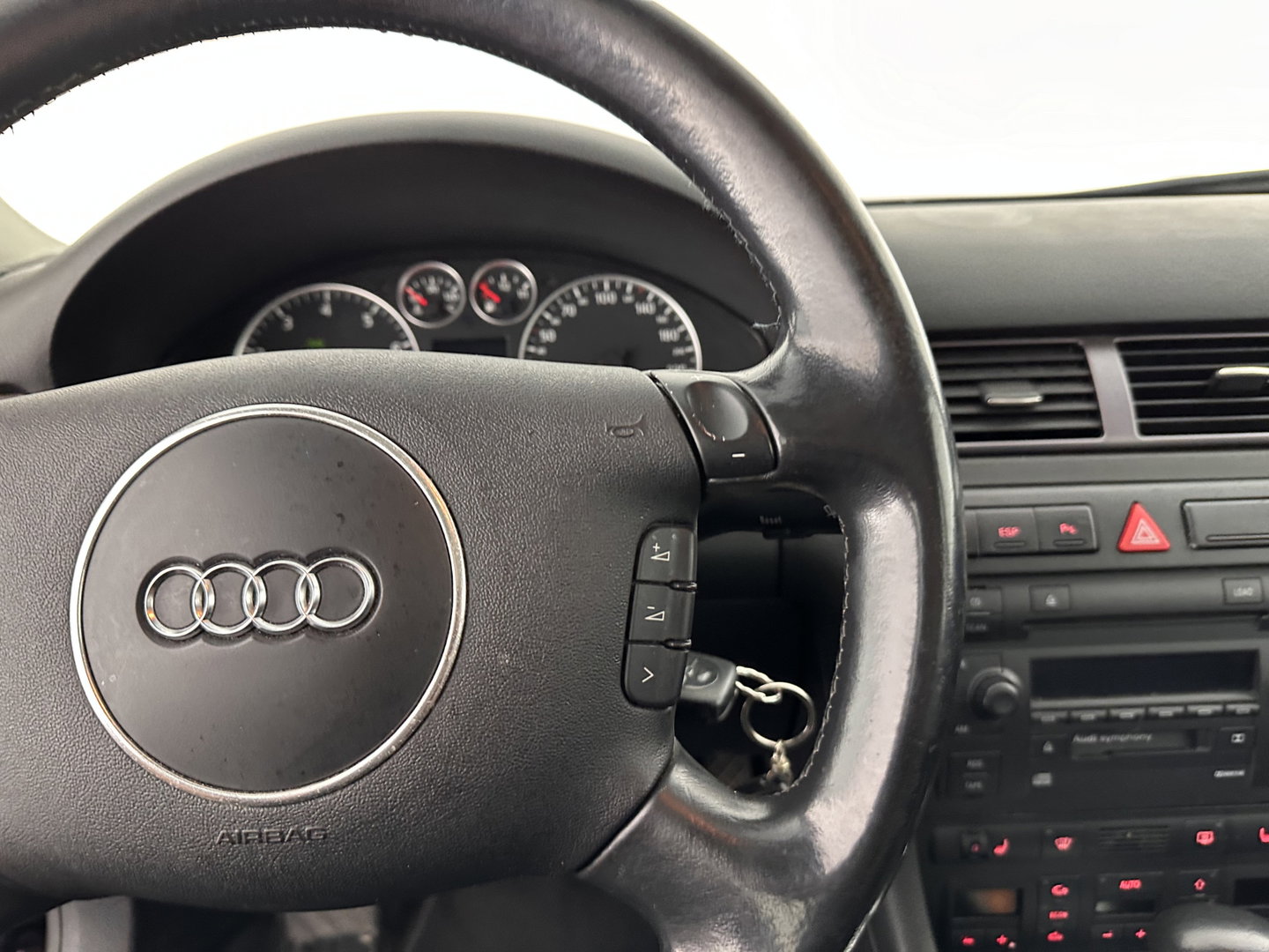 Audi A6 Limousine 2.4 MT (⚠️) Aut. *LEATHER | ECC | PDC | CRUISE | RADIO-CD | COMFORT-SEATS | 17"ALU*