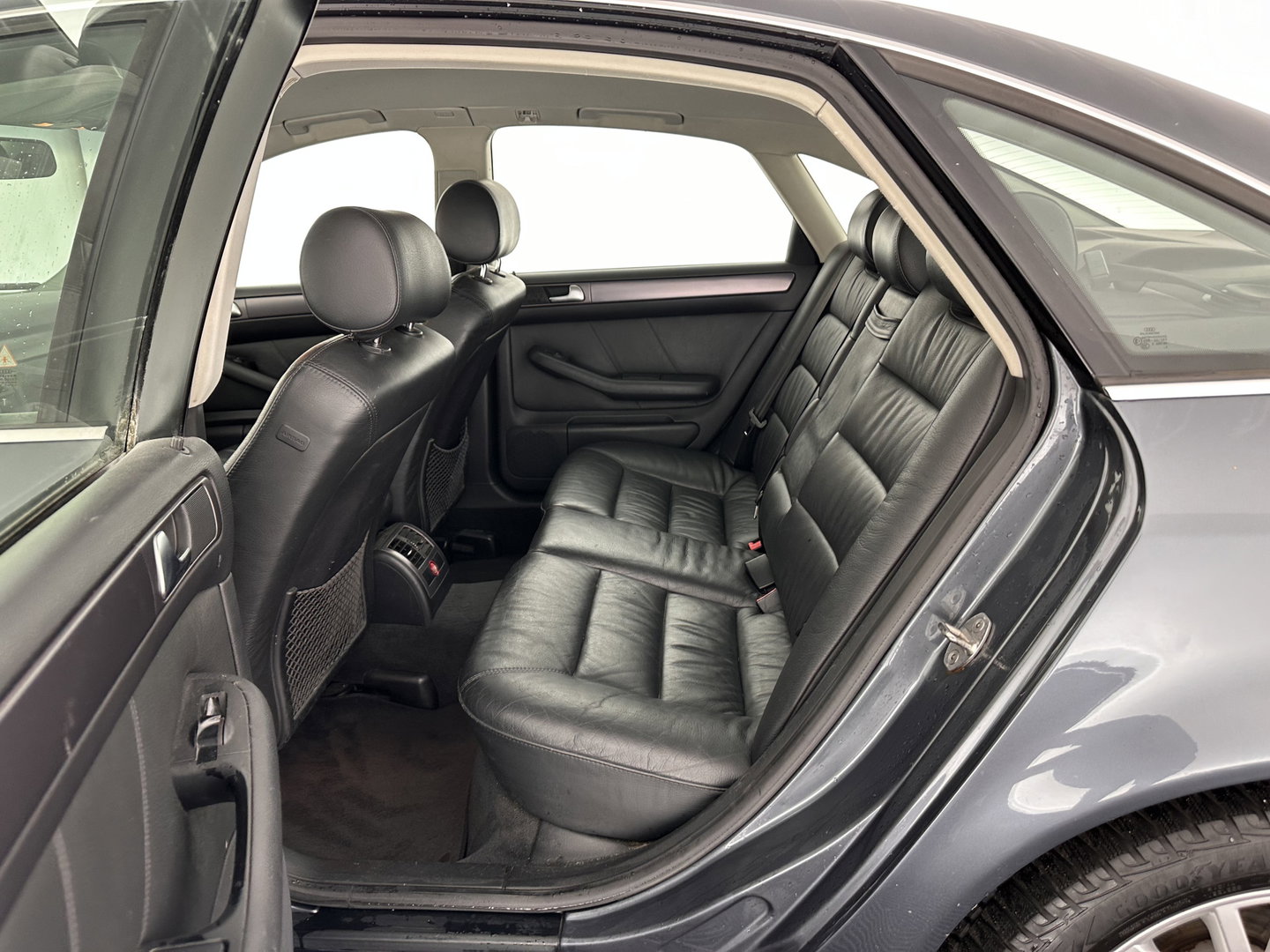 Audi A6 Limousine 2.4 MT (⚠️) Aut. *LEATHER | ECC | PDC | CRUISE | RADIO-CD | COMFORT-SEATS | 17"ALU*