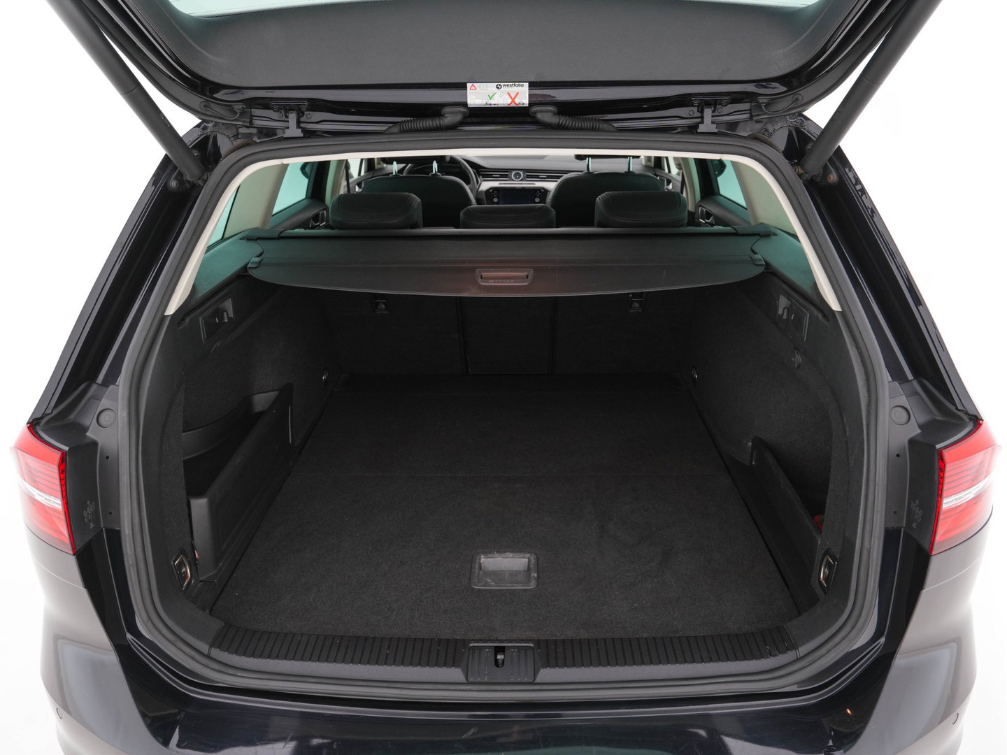 Volkswagen Passat Variant 2.0 BiTDI 4Motion Highline (INCL-BTW) Aut. *PANO | ADAPTIVE-CRUISE | DIGI-COCKPIT | NAVI-FULLMAP | LEATHER-ALCANTARA | FULL-LED | ERGONOMIC-COMFORTSEATS | KEYLESS | ECC | PARKPILOT | TOWBAR | 17''ALU*