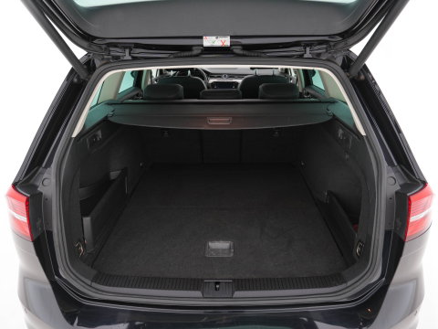 Volkswagen Passat Variant 2.0 BiTDI 4Motion Highline (INCL-BTW) Aut. *PANO | ADAPTIVE-CRUISE | DIGI-COCKPIT | NAVI-FULLMAP | LEATHER-ALCANTARA | FULL-LED | ERGONOMIC-COMFORTSEATS | KEYLESS | ECC | PARKPILOT | TOWBAR | 17''ALU*