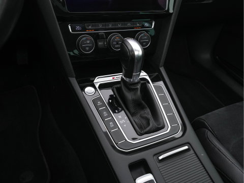 Volkswagen Passat Variant 2.0 BiTDI 4Motion Highline (INCL-BTW) Aut. *PANO | ADAPTIVE-CRUISE | DIGI-COCKPIT | NAVI-FULLMAP | LEATHER-ALCANTARA | FULL-LED | ERGONOMIC-COMFORTSEATS | KEYLESS | ECC | PARKPILOT | TOWBAR | 17''ALU*