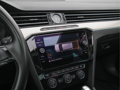 Volkswagen Passat Variant 2.0 BiTDI 4Motion Highline (INCL-BTW) Aut. *PANO | ADAPTIVE-CRUISE | DIGI-COCKPIT | NAVI-FULLMAP | LEATHER-ALCANTARA | FULL-LED | ERGONOMIC-COMFORTSEATS | KEYLESS | ECC | PARKPILOT | TOWBAR | 17''ALU*