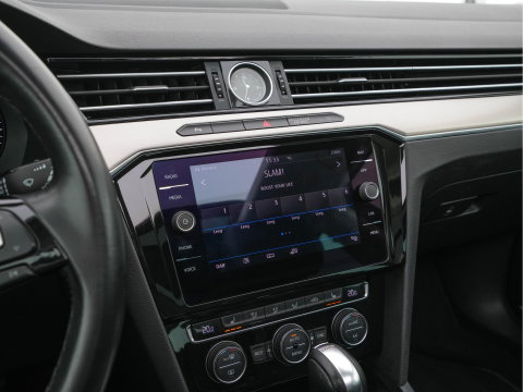 Volkswagen Passat Variant 2.0 BiTDI 4Motion Highline (INCL-BTW) Aut. *PANO | ADAPTIVE-CRUISE | DIGI-COCKPIT | NAVI-FULLMAP | LEATHER-ALCANTARA | FULL-LED | ERGONOMIC-COMFORTSEATS | KEYLESS | ECC | PARKPILOT | TOWBAR | 17''ALU*