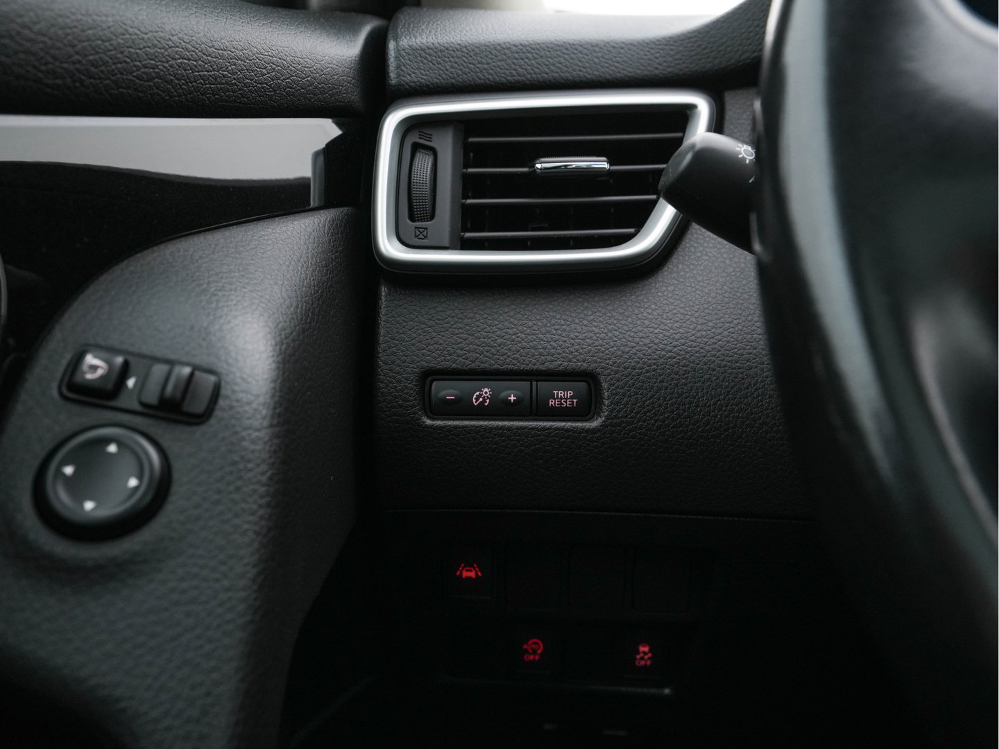 Nissan QASHQAI 1.2 Tekna *PANO | LEATHER | TOPVIEW | BLINDSPOT | LED-LIGHTS | NAVI-FULLMAP | HEATED-COMFORTSEATS | KEYLESS | DAB+ | PRIVACY-GLASS | ECC | AMBIENTLIGHT | LANE-ASSIST | PDC | 19''ALU*