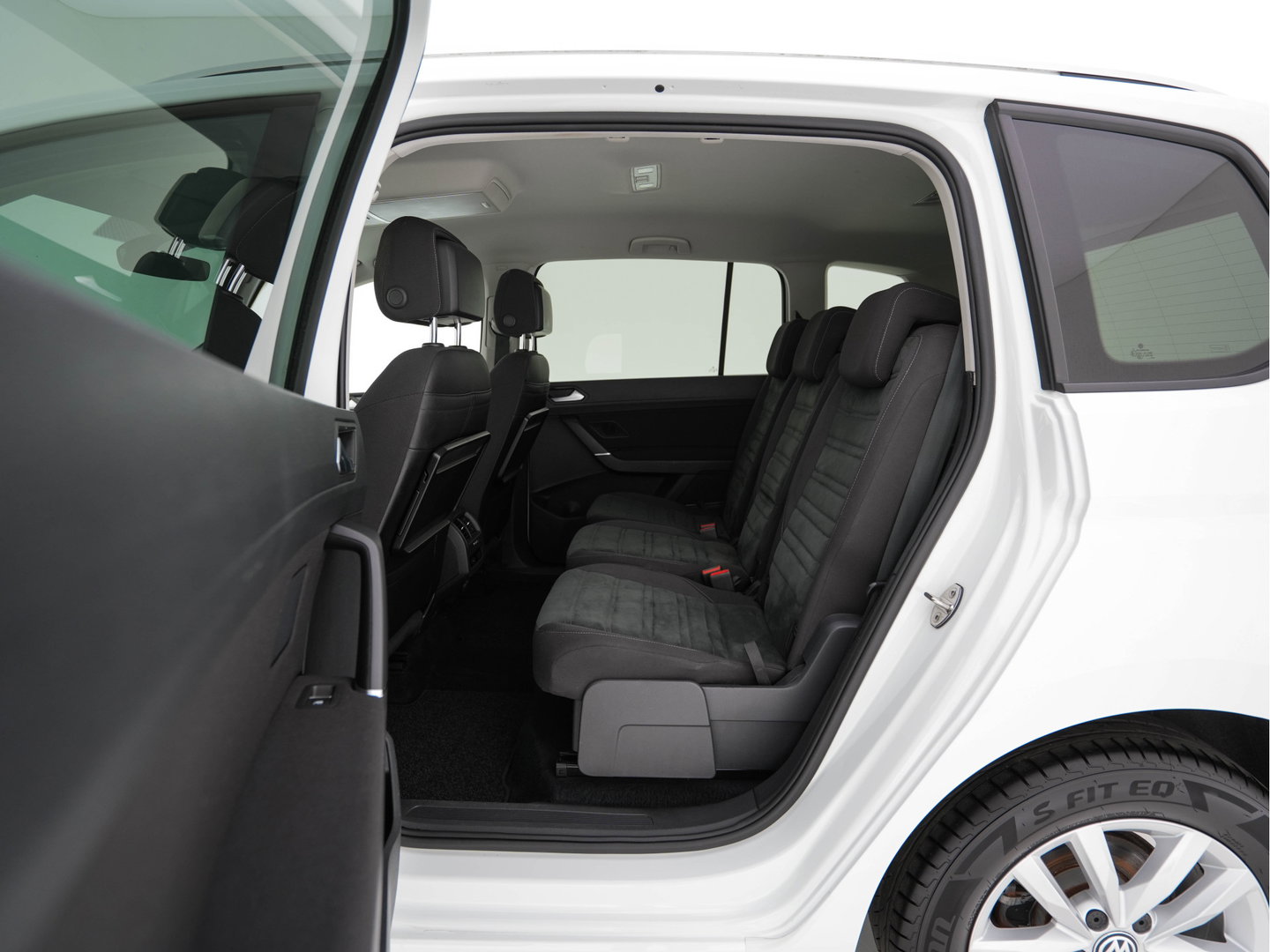 Volkswagen Touran 1.2 TSI Connected Series *NAVI-FULLMAP | HEATED-COMFORTSEATS | MASSAGE | PRIVACYGLASS | DAB | ECC | PDC | CRUISE | TOWBAR | 16''ALU*