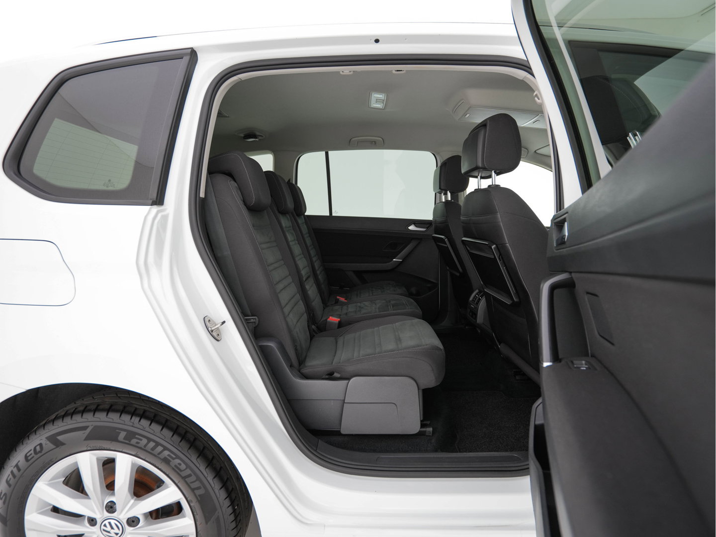 Volkswagen Touran 1.2 TSI Connected Series *NAVI-FULLMAP | HEATED-COMFORTSEATS | MASSAGE | PRIVACYGLASS | DAB | ECC | PDC | CRUISE | TOWBAR | 16''ALU*