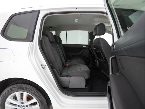 Volkswagen Touran 1.2 TSI Connected Series *NAVI-FULLMAP | HEATED-COMFORTSEATS | MASSAGE | PRIVACYGLASS | DAB | ECC | PDC | CRUISE | TOWBAR | 16''ALU*