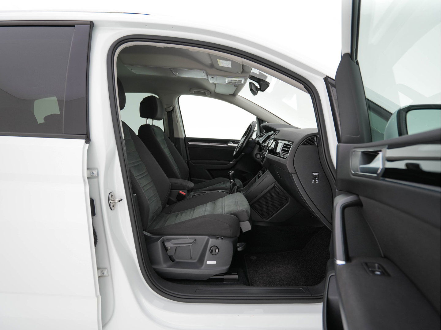 Volkswagen Touran 1.2 TSI Connected Series *NAVI-FULLMAP | HEATED-COMFORTSEATS | MASSAGE | PRIVACYGLASS | DAB | ECC | PDC | CRUISE | TOWBAR | 16''ALU*