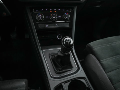 Volkswagen Touran 1.2 TSI Connected Series *NAVI-FULLMAP | HEATED-COMFORTSEATS | MASSAGE | PRIVACYGLASS | DAB | ECC | PDC | CRUISE | TOWBAR | 16''ALU*
