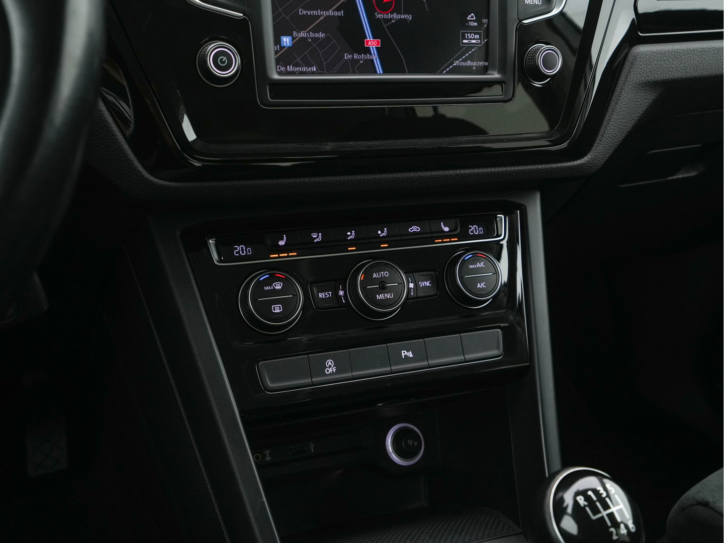 Volkswagen Touran 1.2 TSI Connected Series *NAVI-FULLMAP | HEATED-COMFORTSEATS | MASSAGE | PRIVACYGLASS | DAB | ECC | PDC | CRUISE | TOWBAR | 16''ALU*