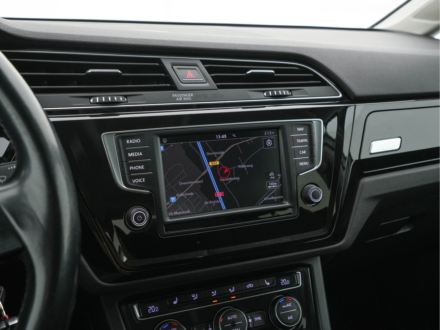 Volkswagen Touran 1.2 TSI Connected Series *NAVI-FULLMAP | HEATED-COMFORTSEATS | MASSAGE | PRIVACYGLASS | DAB | ECC | PDC | CRUISE | TOWBAR | 16''ALU*