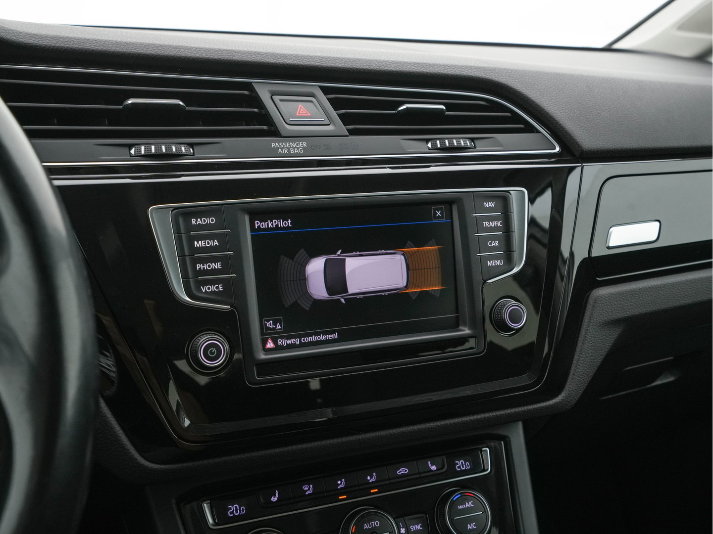 Volkswagen Touran 1.2 TSI Connected Series *NAVI-FULLMAP | HEATED-COMFORTSEATS | MASSAGE | PRIVACYGLASS | DAB | ECC | PDC | CRUISE | TOWBAR | 16''ALU*