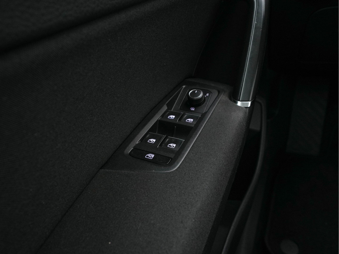 Volkswagen Touran 1.2 TSI Connected Series *NAVI-FULLMAP | HEATED-COMFORTSEATS | MASSAGE | PRIVACYGLASS | DAB | ECC | PDC | CRUISE | TOWBAR | 16''ALU*