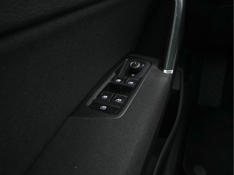Volkswagen Touran 1.2 TSI Connected Series *NAVI-FULLMAP | HEATED-COMFORTSEATS | MASSAGE | PRIVACYGLASS | DAB | ECC | PDC | CRUISE | TOWBAR | 16''ALU*