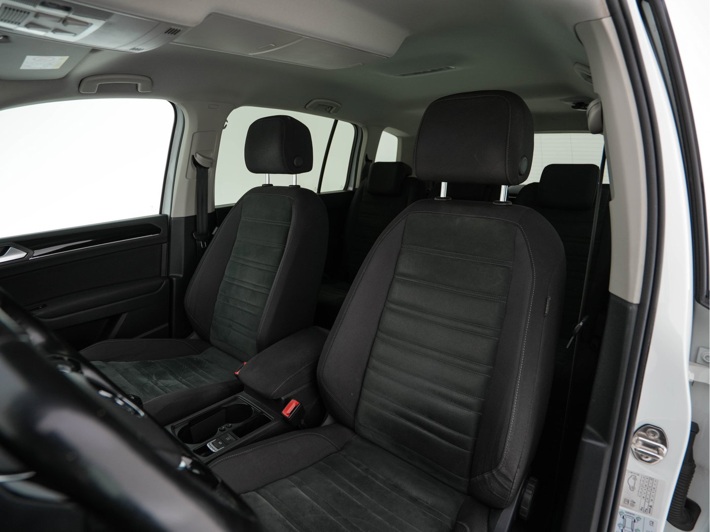 Volkswagen Touran 1.2 TSI Connected Series *NAVI-FULLMAP | HEATED-COMFORTSEATS | MASSAGE | PRIVACYGLASS | DAB | ECC | PDC | CRUISE | TOWBAR | 16''ALU*
