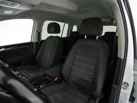 Volkswagen Touran 1.2 TSI Connected Series *NAVI-FULLMAP | HEATED-COMFORTSEATS | MASSAGE | PRIVACYGLASS | DAB | ECC | PDC | CRUISE | TOWBAR | 16''ALU*