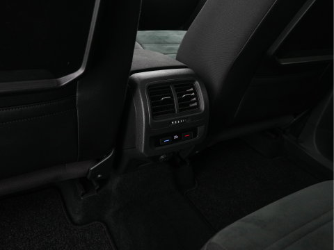Volkswagen Touran 1.2 TSI Connected Series *NAVI-FULLMAP | HEATED-COMFORTSEATS | MASSAGE | PRIVACYGLASS | DAB | ECC | PDC | CRUISE | TOWBAR | 16''ALU*