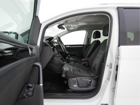 Volkswagen Touran 1.2 TSI Connected Series *NAVI-FULLMAP | HEATED-COMFORTSEATS | MASSAGE | PRIVACYGLASS | DAB | ECC | PDC | CRUISE | TOWBAR | 16''ALU*