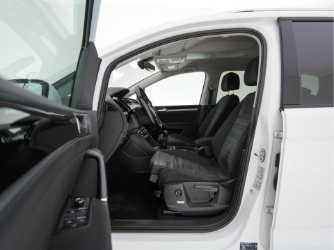 Volkswagen Touran 1.2 TSI Connected Series *NAVI-FULLMAP | HEATED-COMFORTSEATS | MASSAGE | PRIVACYGLASS | DAB | ECC | PDC | CRUISE | TOWBAR | 16''ALU*