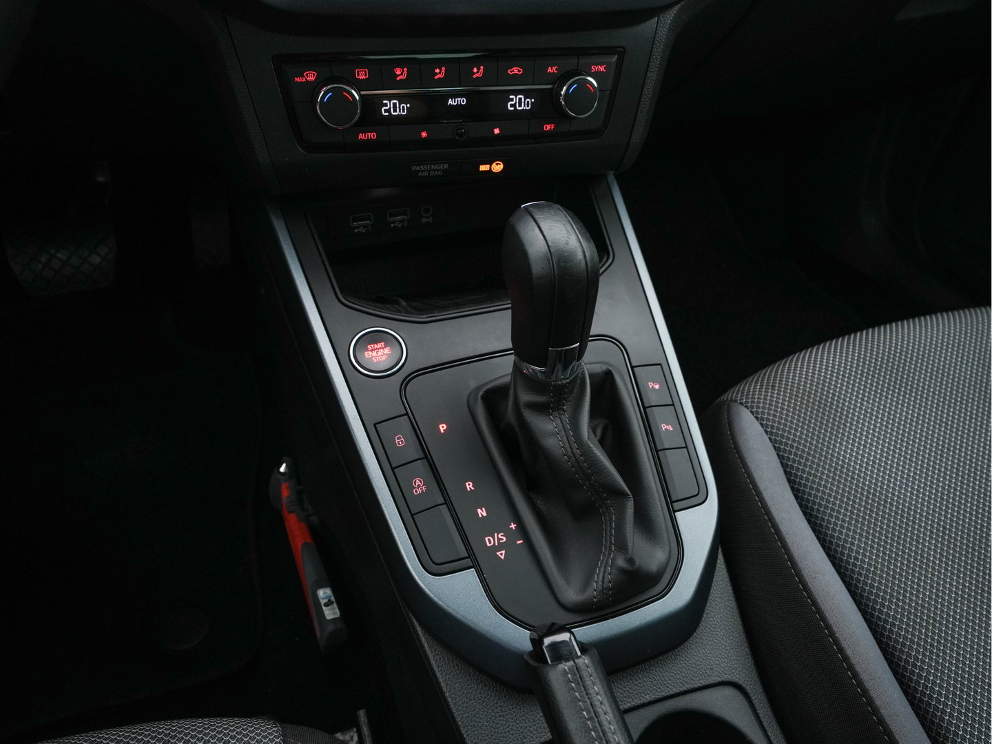 SEAT Arona 1.0 TSI Style Business Intense (INCL-BTW) Aut. *ADAPTIVE-CRUISE | NAVI-FULLMAP | KEYLESS | CAMERA | DAB | CARPLAY | PRIVACY-GLASS | ECC | PDC | 16''ALU*