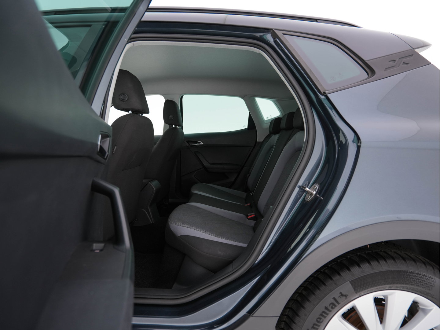 SEAT Arona 1.0 TSI Style Business Intense (INCL-BTW) Aut. *ADAPTIVE-CRUISE | NAVI-FULLMAP | KEYLESS | CAMERA | DAB | CARPLAY | PRIVACY-GLASS | ECC | PDC | 16''ALU*