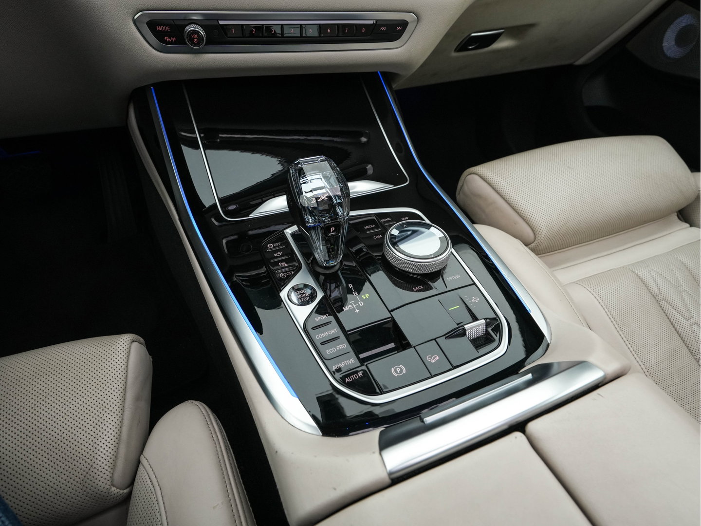BMW X7 xDrive40i High Executive [ 7-Pers. ] *PANO | LEATHER | LASER-LIGHT | HEAD-UP | ADAPTIVE-CRUISE | BLINDSPOT | SOFT-CLOSE | BOWERS&WILKINS | MEMORY-PACK | DIGI-COCKPIT | KEYLESS | DAB+ | TOPVIEW | HEATED-COMFORTSEATS | 20''ALU*