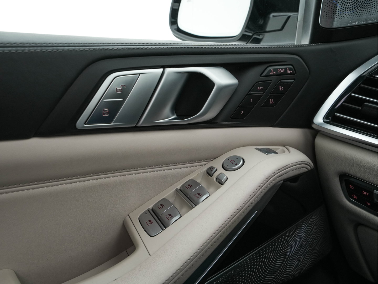 BMW X7 xDrive40i High Executive [ 7-Pers. ] *PANO | LEATHER | LASER-LIGHT | HEAD-UP | ADAPTIVE-CRUISE | BLINDSPOT | SOFT-CLOSE | BOWERS&WILKINS | MEMORY-PACK | DIGI-COCKPIT | KEYLESS | DAB+ | TOPVIEW | HEATED-COMFORTSEATS | 20''ALU*