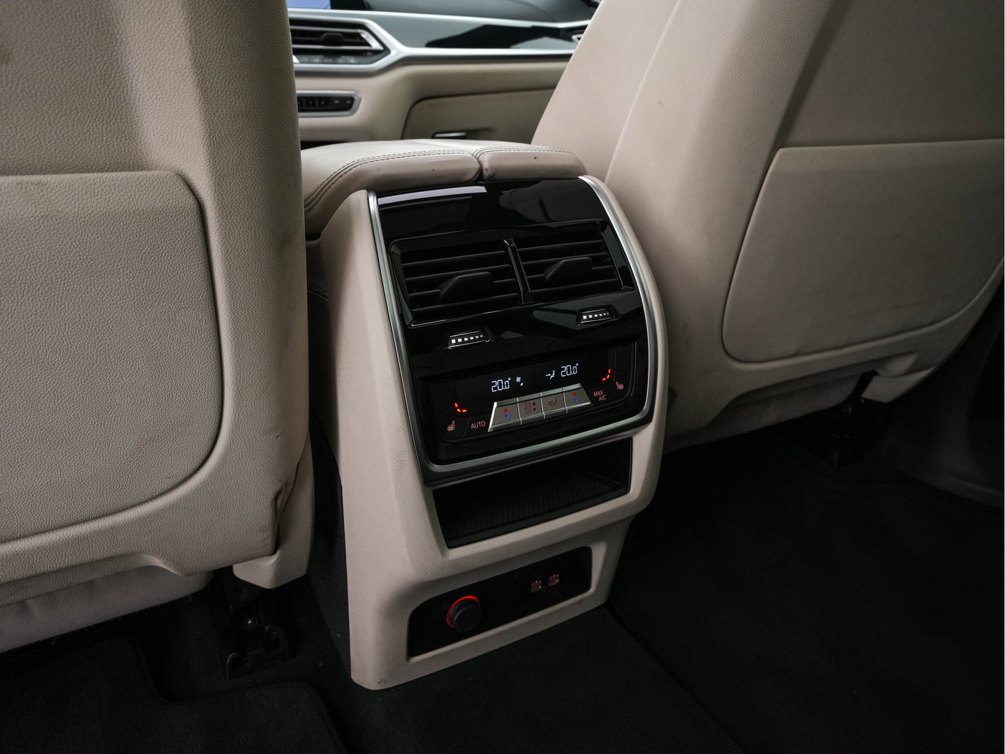 BMW X7 xDrive40i High Executive [ 7-Pers. ] *PANO | LEATHER | LASER-LIGHT | HEAD-UP | ADAPTIVE-CRUISE | BLINDSPOT | SOFT-CLOSE | BOWERS&WILKINS | MEMORY-PACK | DIGI-COCKPIT | KEYLESS | DAB+ | TOPVIEW | HEATED-COMFORTSEATS | 20''ALU*