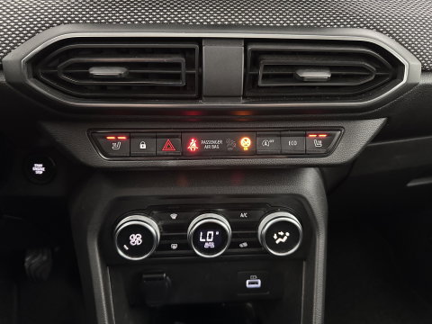 Dacia SANDERO Stepway 1.0 TCe 100 Bi-Fuel Comfort (INCL-BTW) *FULL-LED | NAVI-FULLMAP | BLINDSPOT | HEATED-COMFORTSEATS | CAMERA | KEYLESS | DAB | ECC | PDC | CRUISE | TOWBAR *