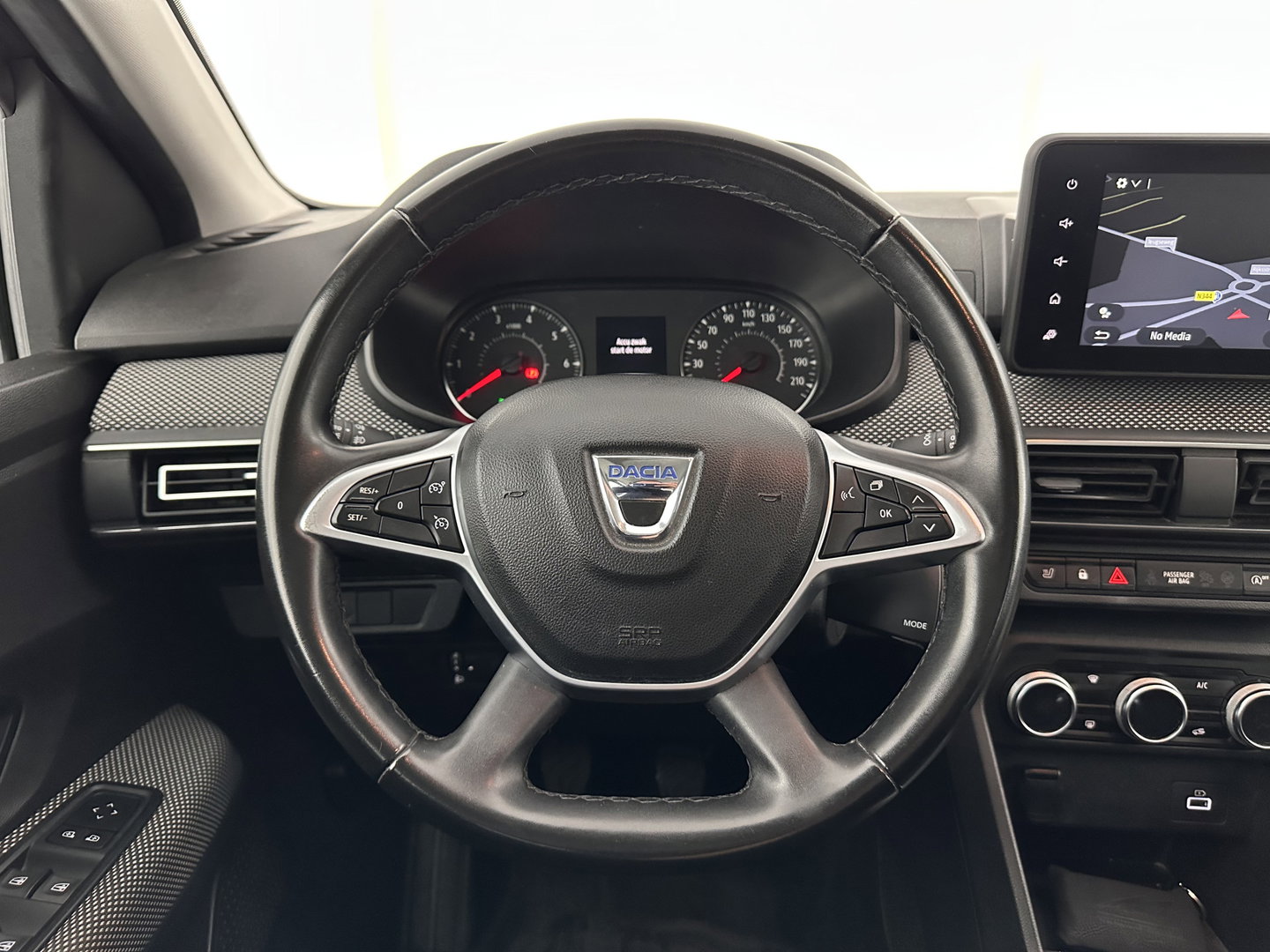 Dacia SANDERO Stepway 1.0 TCe 100 Bi-Fuel Comfort (INCL-BTW) *FULL-LED | NAVI-FULLMAP | BLINDSPOT | HEATED-COMFORTSEATS | CAMERA | KEYLESS | DAB | ECC | PDC | CRUISE | TOWBAR *
